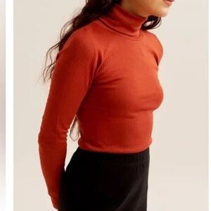 KOTN ribbed fitted turtleneck 100% Egyptian cotton dark burnt orange size XS